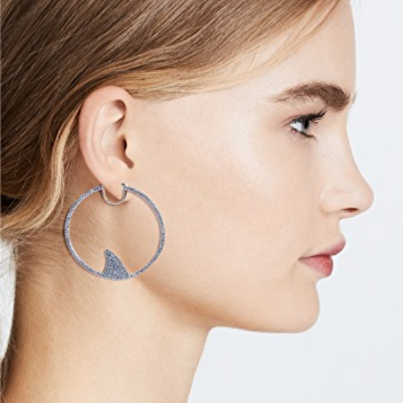 Women's Silver-tone Pavé Shark Fin Hoop Earrings - Picture 2 of 7